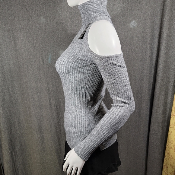 ๐ค Black Cold Sholder Top by Maze Collection - Picture 2 of 5